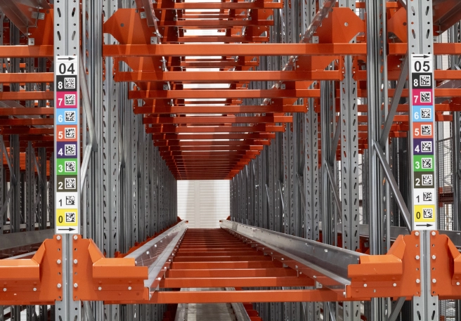 Installatie stellingen voor pallet shuttle systeem